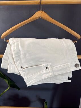 Simply Vera Wang White Denim Shorts Womens Size 18 Mid Rise